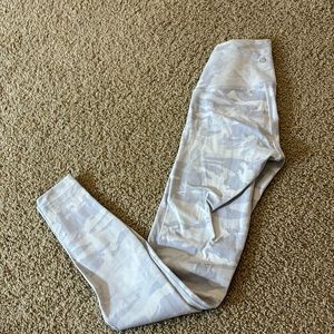 Lulu camo ribbed leggings 25” high rise size 4 fits more like a size 2 though